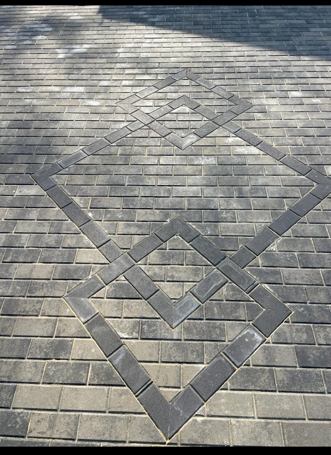 Feature diamond inlay set into charcoal and silver block paving